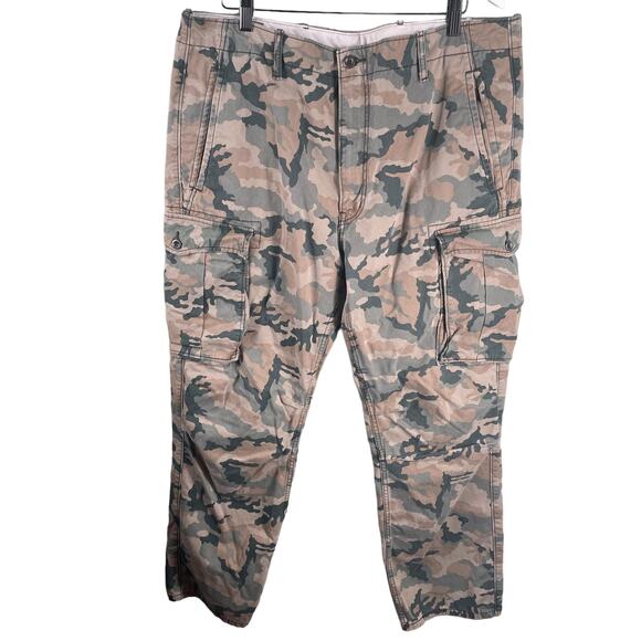 Levis Pants Mens 38x32 Brown Cargo Camouflage Tactical Utility Outdoors Military - Picture 1 of 14